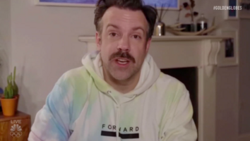 Jason Sudeikis' Tie-Dye Hoodie and the Best Cozy Looks From the 2021 Golden Globes